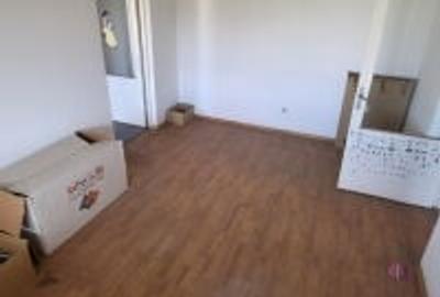 Apartament cu 3 camere semidecomandat în Central - 7