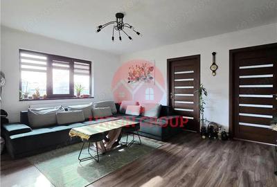 Casă cu 4 camere cu Teren 690 Mp în Corbu - 1