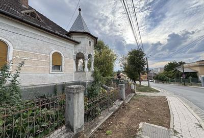 Casă cu 4 camere în Central - 2