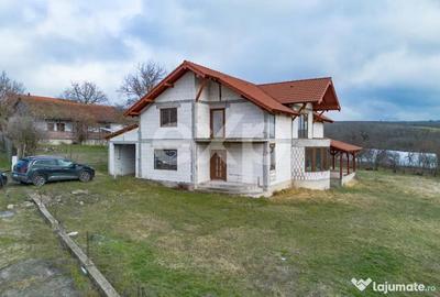 Casă cu 5 camere cu Teren 1553 Mp în Silagiu - 9