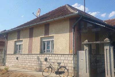 Casă cu 3 camere cu Teren 1200 Mp în Central - 2