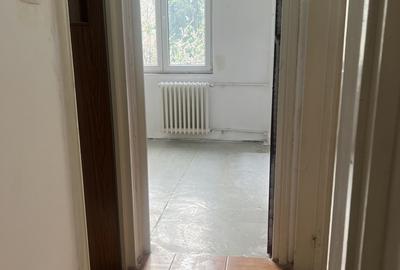 Apartament cu 3 camere decomandat în Giurgiului