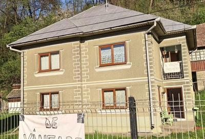 Casă cu 4 camere în Central - 1