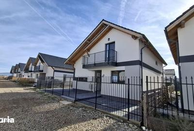 Casă cu 4 camere cu Teren 140 Mp în Central - 8