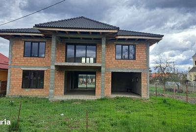 Casă cu 4 camere cu Teren 300 Mp în Acățari - 4