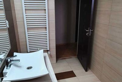 Casă cu 4 camere în Central - 3