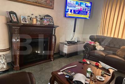 Casă cu 7 camere cu Piscina în Dumbrăvița