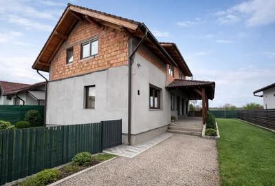 Casă cu 5 camere cu Teren 660 Mp în Sângeorgiu de Mureș