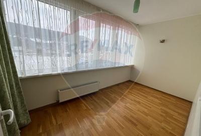 Casă cu 6 camere cu Teren 1263 Mp în Dărmănești - 22