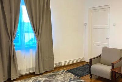 Garsonieră decomandată, mobilată în Central