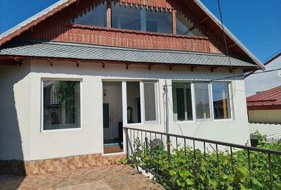 De inchiriat - casa P+1E+M - zona Port, langa liceul de Marina - 2