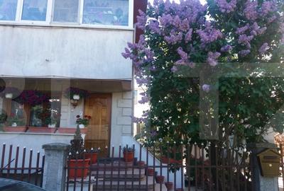 Casa cu spa?iu adiacent pentru locuin?a/activitate profe