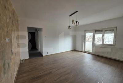 Apartament cu 3 camere decomandat în Micro 16