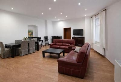 Rezidenta 4 camere,in farmec istoric, vedere Tampa,cu beci si pod,Centrul Istori - 8