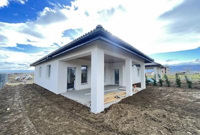 Duplex cu 3 camere cu Canalizare în Cristian - 2