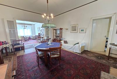 Apartament deosebit in centrul orasului, cu terasa si curte - 1