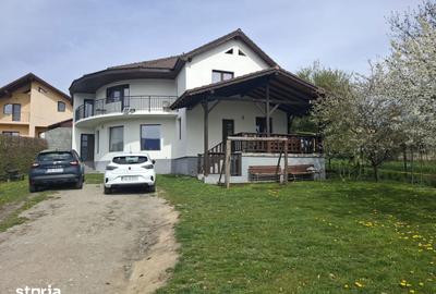 Casă cu 6 camere cu Teren 994 Mp în Central - 2