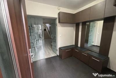 Casă cu 7 camere cu Teren 375 Mp în Central - 2