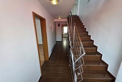 Casă cu 3 camere cu Teren 200 Mp în Central - 3
