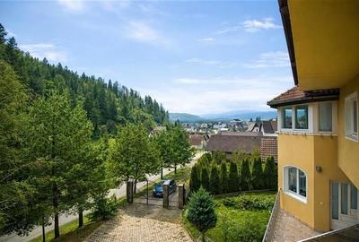 Resedinta cu atmosfera familiara,peisaj imersiv,amplasare premium,Zarnesti,Braso - 1