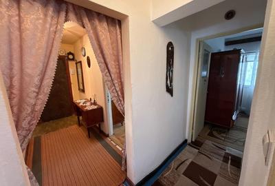 Apartament cu 3 camere decomandat, mobilat în Micro 11 - 14