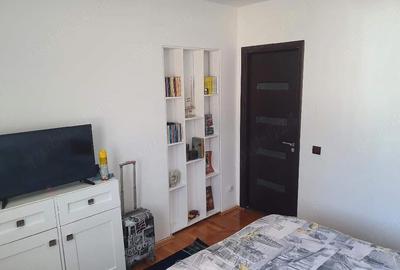 Apartament cu 2 camere decomandat în Petros