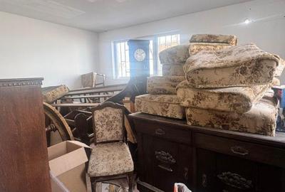 Casă cu 3 camere cu Canalizare în Central - 2