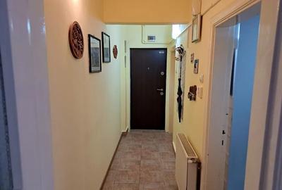 Garsoniera bloc apartamente, zona Tractorul, 31mp, 63000Euro - 1