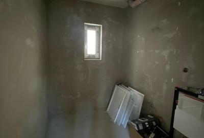 Casă cu 4 camere cu Teren 400 Mp în Luna - 12