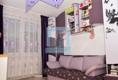 Apartament cu 4 camere decomandat, mobilat în Tractorul - 13
