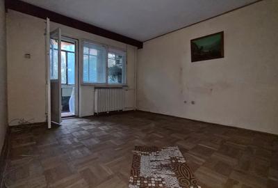 Tomis 1 - ap 3 cam, et 4/4 , gaze la usa (necesita renovare) - 11