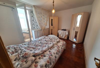 Apartament cu 3 camere semidecomandat în Micro 19 - 1