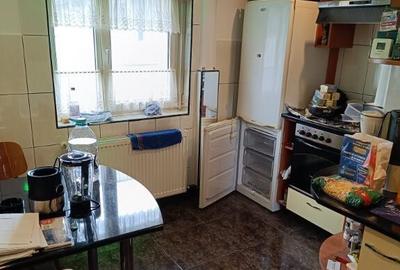 Apartament cu 3 camere decomandat în Ștefan cel Mare - 3