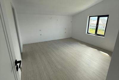 Casă individuală cu 4 camere cu Canalizare în Central - 8