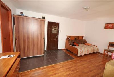 Garsoniera de vanzare in zona Penny Obor , etaj 3 (mansarda) - 8