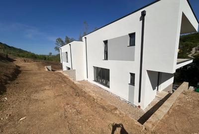 Casă cu 4 camere cu Canalizare în Florești - 1