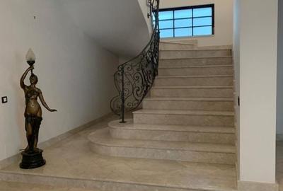 Vilă Individuala spațioasă | Locație premium - 11