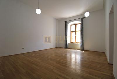 Apartament cu 3 camere în P-ța Unirii