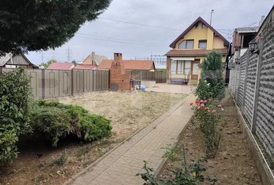 Casă cu 4 camere cu Teren 2700 Mp în Cihei - 1