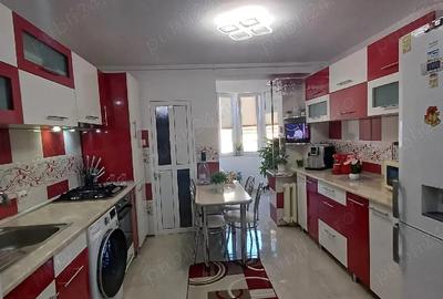 Apartament cu 4 camere decomandat în Central - 2