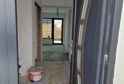 Casă cu 4 camere cu Teren 300 Mp în Central - 2
