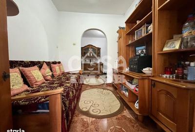 Apartament cu 3 camere semidecomandat în Micro 8 - 14