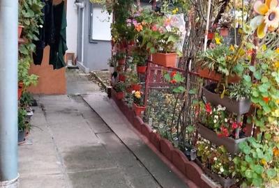 Casă cu 2 camere cu Canalizare în Central