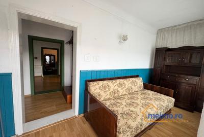 Casa cu 4 camere, beci si teren drept de 1700mp, strada Victoriei, Comanesti - 2