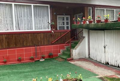 Casă cu 3 camere în Central