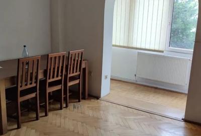 Apartament cu 3 camere decomandat în Astra