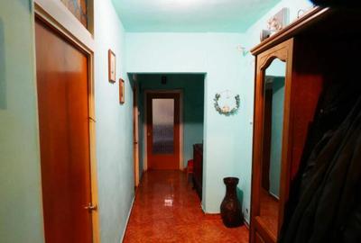 Apartament cu 4 camere, semidecomandat - zona Grivitei.. - 3