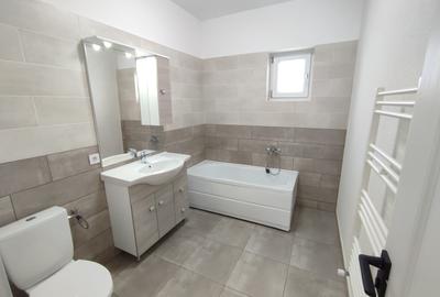 Casă modernă cu living spectaculos - 11