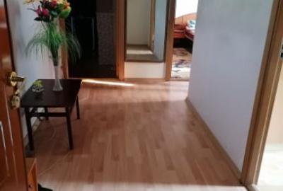 Vand apartament 2 camere decomandate.