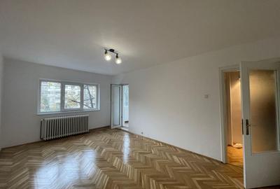 Apartament cu 3 camere decomandat în Complex Studențesc